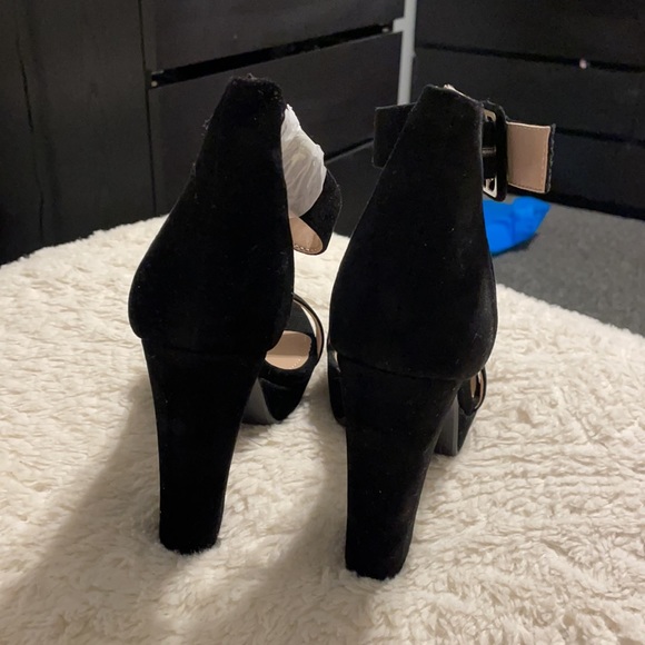 Never worn women’s size 8.5 dude block heel ankle strap dress shoe - Picture 2 of 4